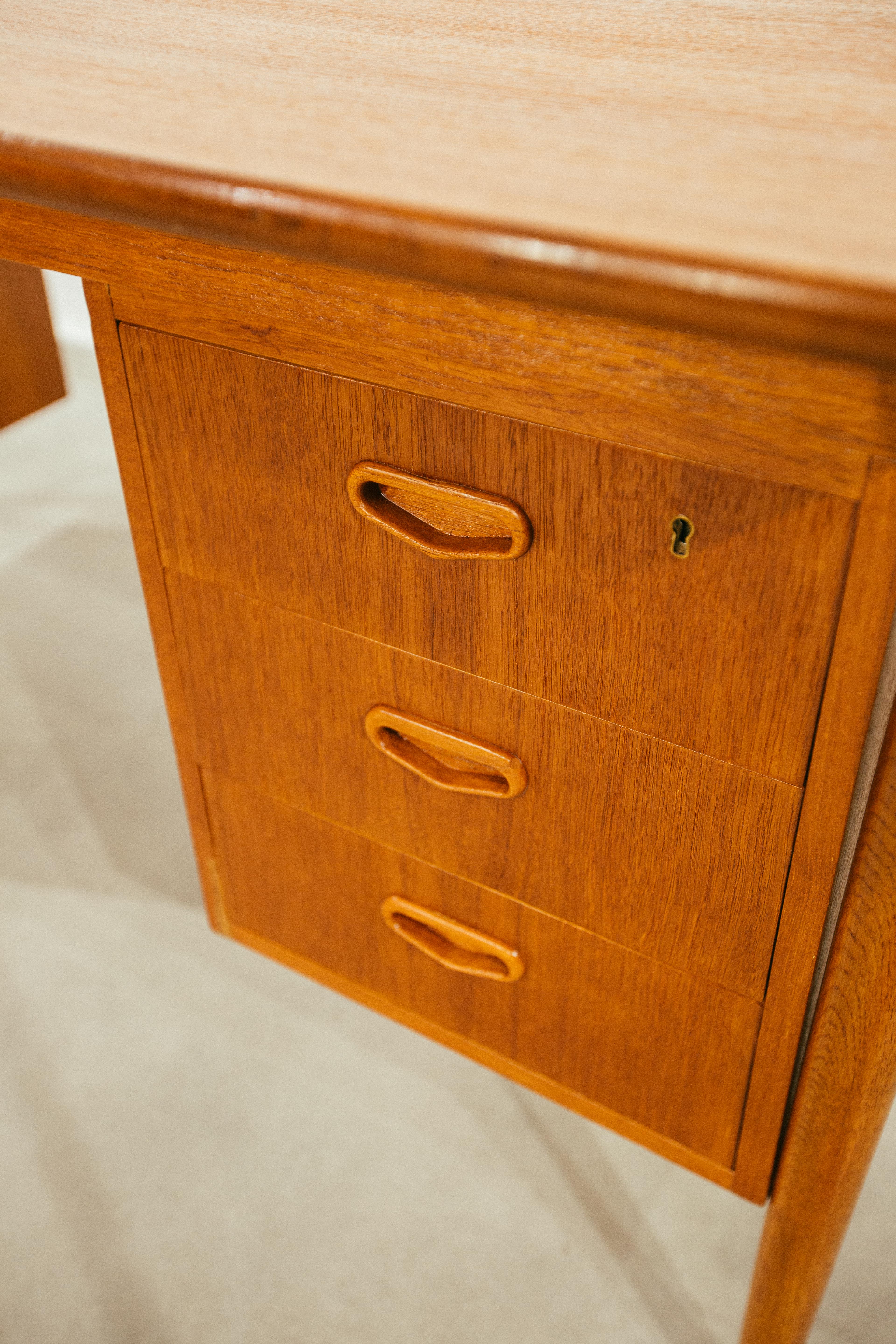 H.P. Hansen Danish Modern Teak yazı masası 